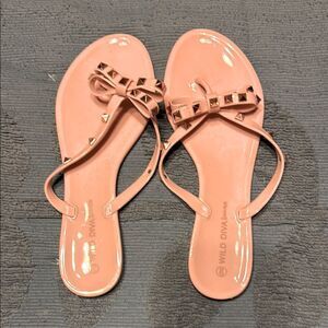 NWOB Beige & Gold Studded Jelly Flip Flops Sandals with Bow Size 9